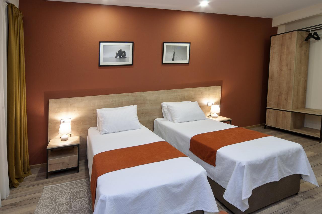 Babaneuris Marani Hotel ภายนอก รูปภาพ
