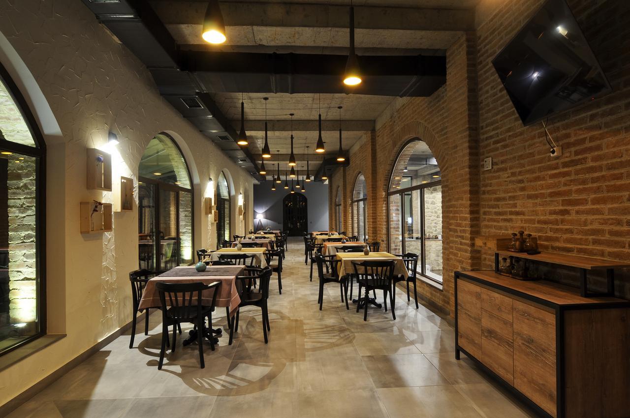 Babaneuris Marani Hotel ภายนอก รูปภาพ