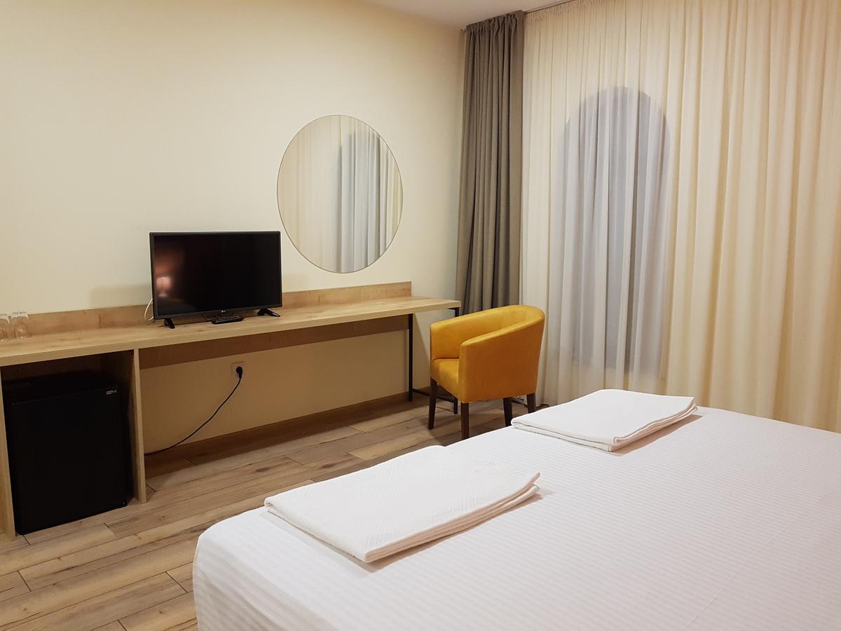 Babaneuris Marani Hotel ภายนอก รูปภาพ
